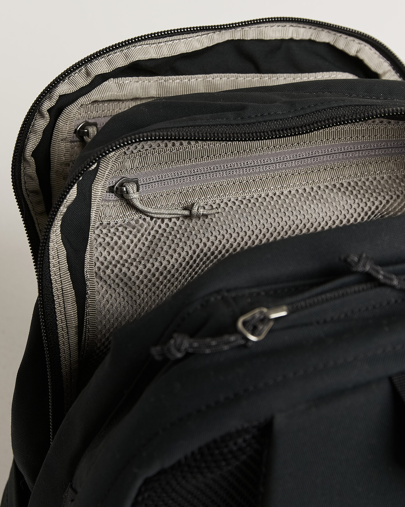 Mies | Laukut | Fjällräven | Räven 28 Backpack Black/Black