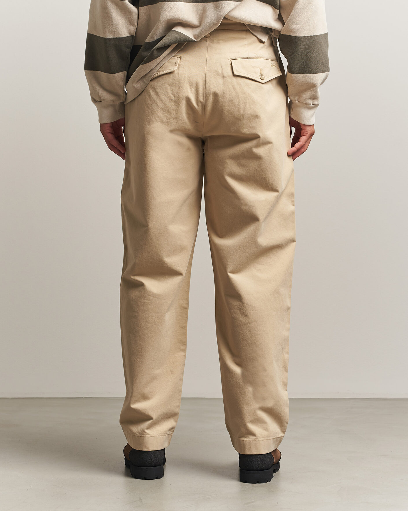 Mies | Housut | Forét | Writer Relaxed Fit Pleated Pants Uniform Khaki