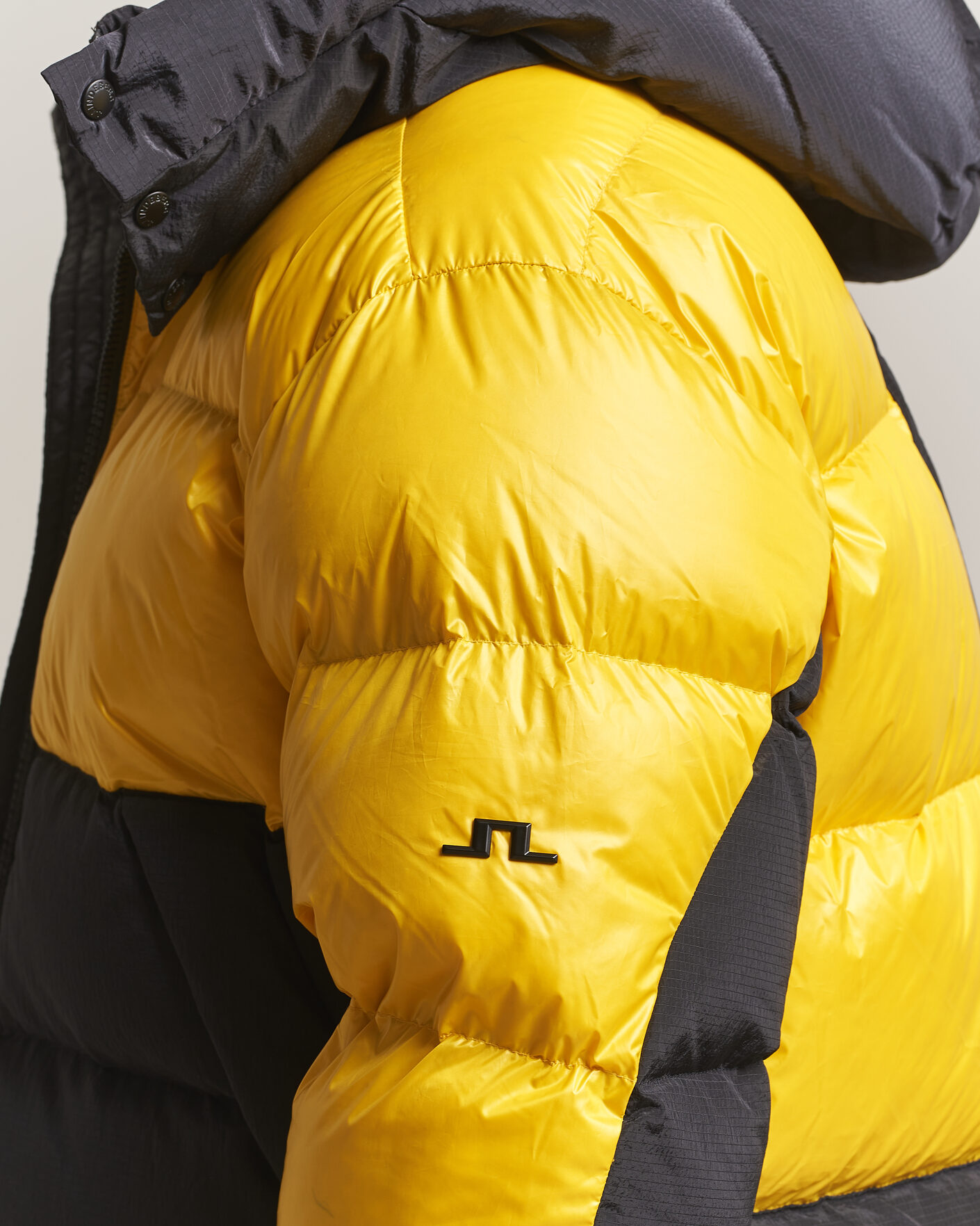 Mies | Takit | J.Lindeberg | Creek Block Hooded Down Jacket Bumblebee