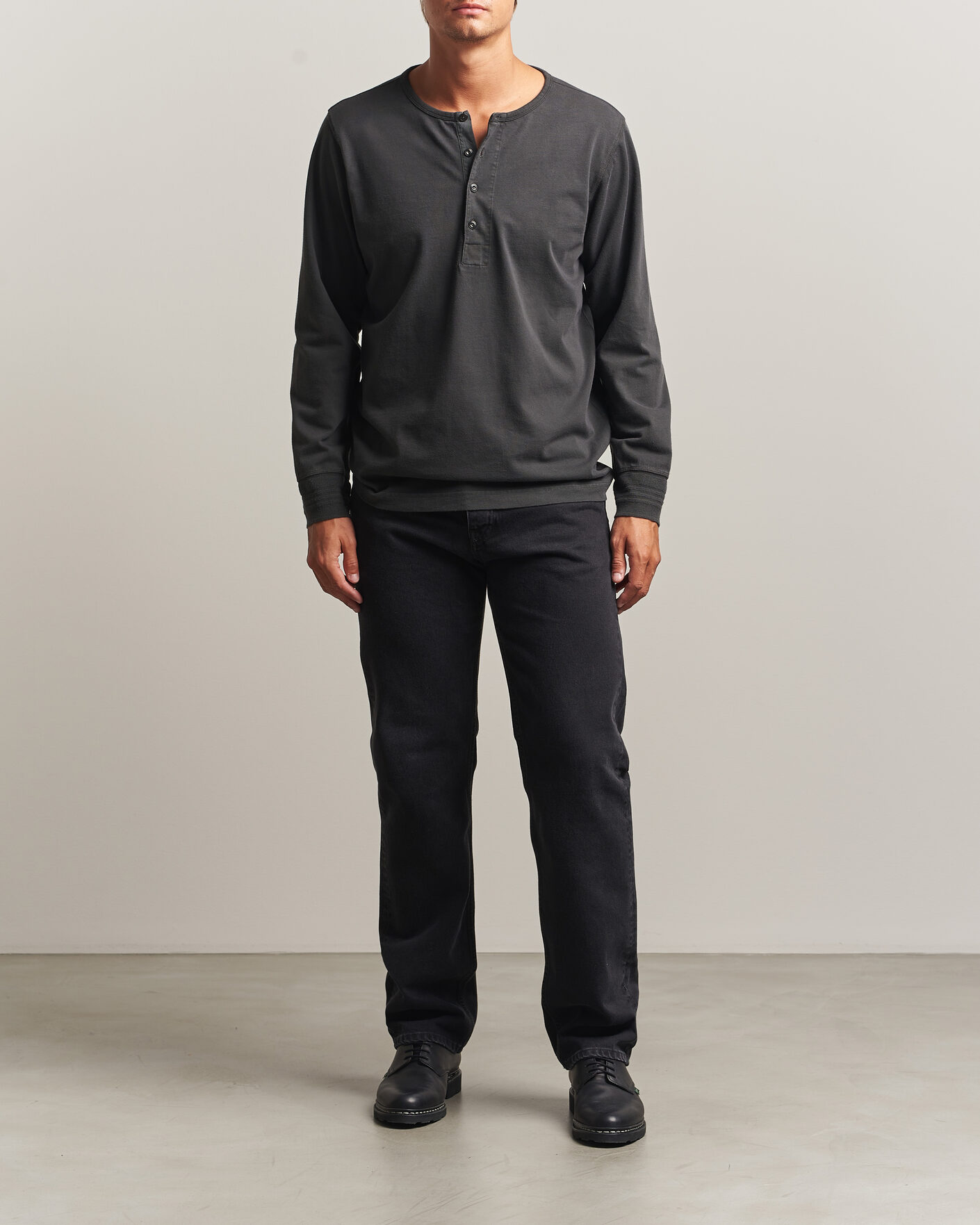 Mies | Puserot | Nudie Jeans | Long Sleeved Henley Antracite