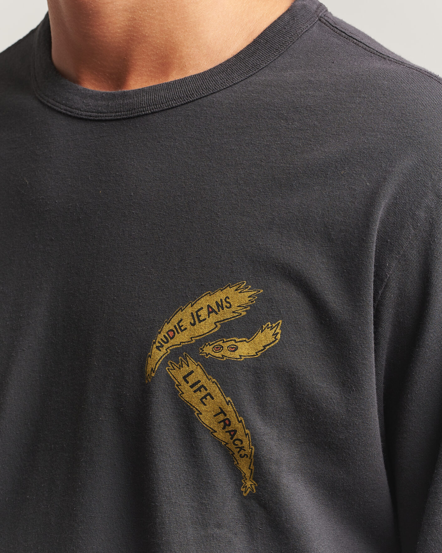 Mies | T-paidat | Nudie Jeans | Rudi Life Tracks II Long Sleeved T-Shirt Antracite