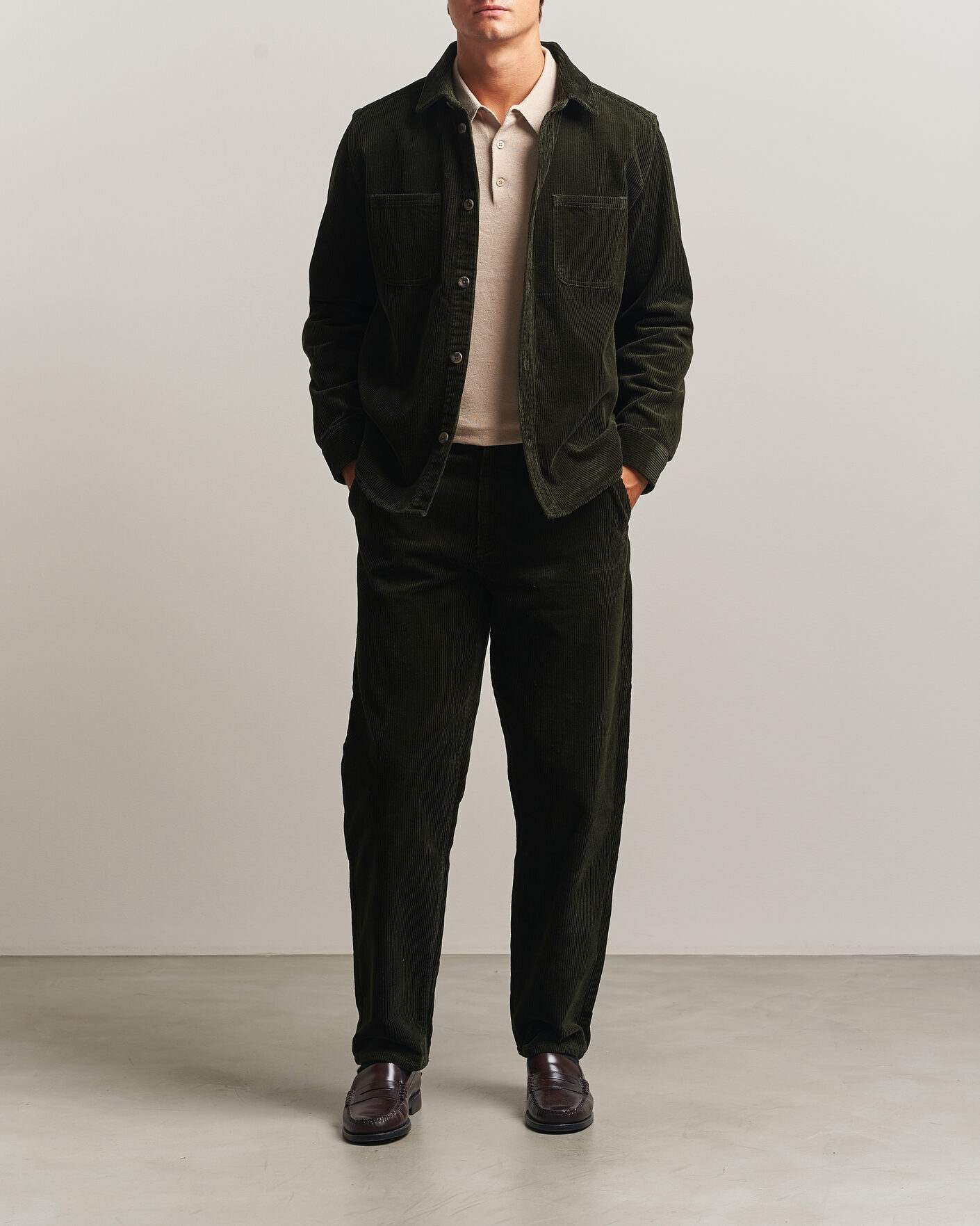Mies | Kauluspaidat | LES DEUX | Corduroy Overshirt Rosin Green