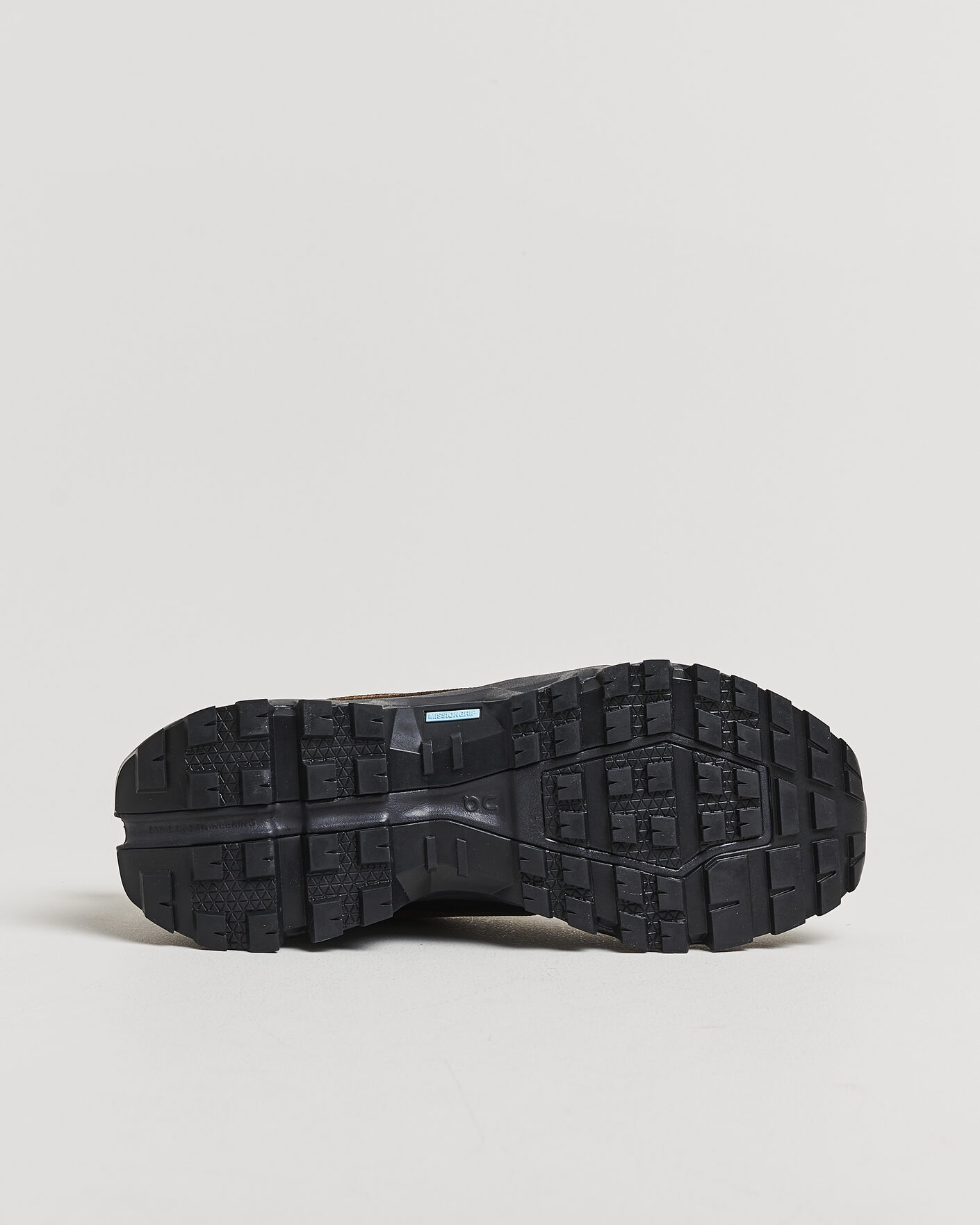 Mies | Maastojuoksukengät | On | Cloudrock Low Waterproof Earth/Black