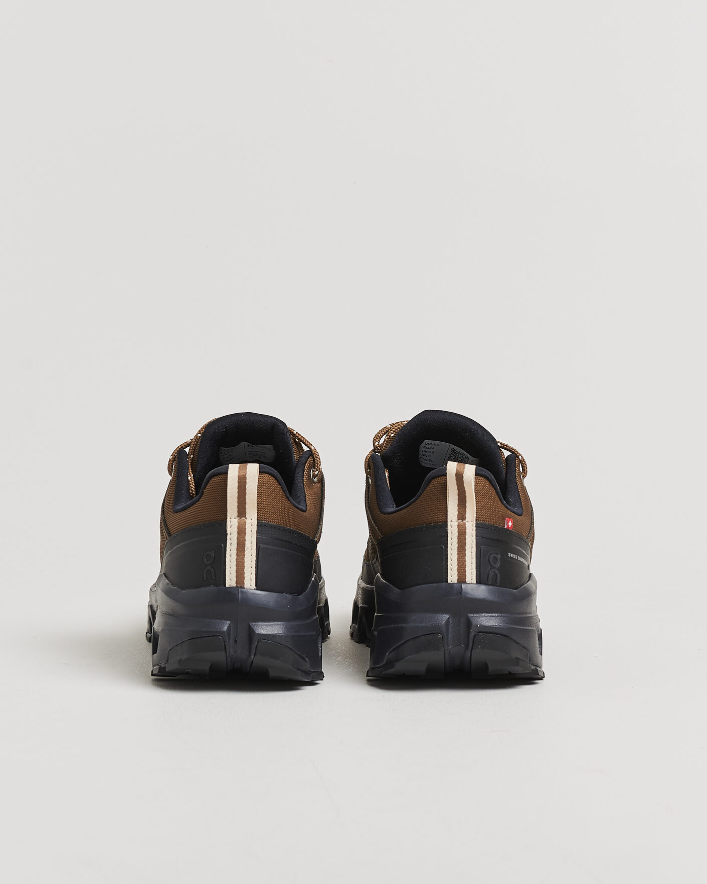 Mies | Maastojuoksukengät | On | Cloudrock Low Waterproof Earth/Black