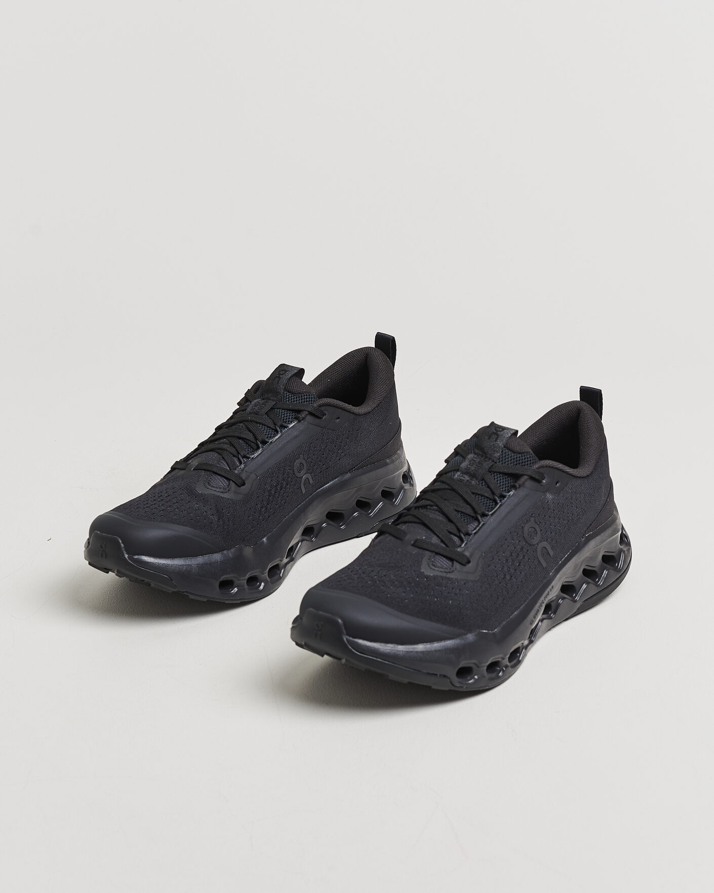 Mies | Juoksukengät | On | Cloudsurfer Trail 2 Black/Eclipse