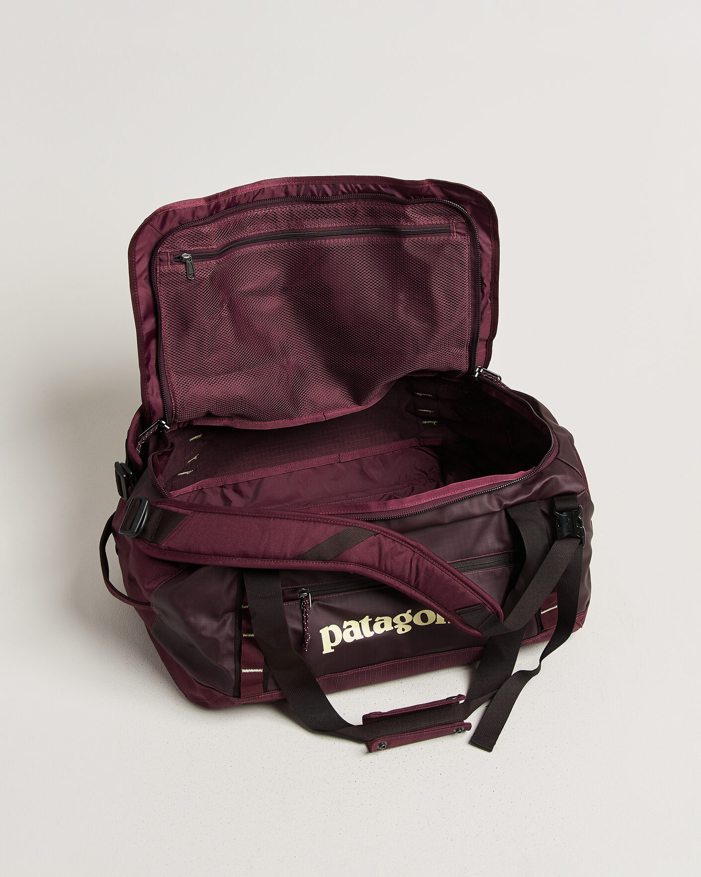Mies | Laukut | Patagonia | Black Hole Duffel 40L Berry Fig