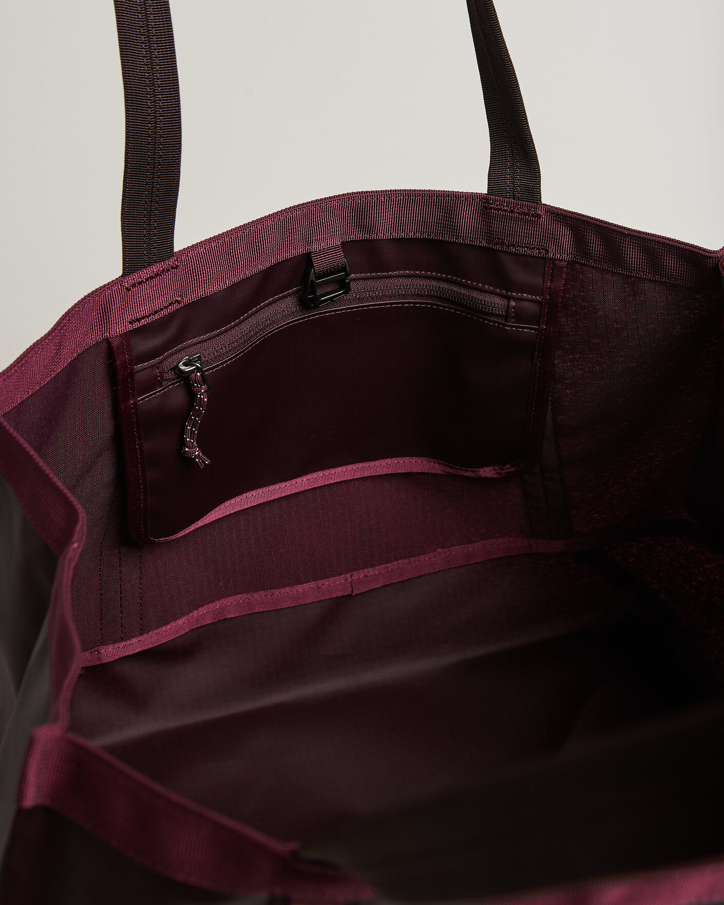 Mies | Laukut | Patagonia | Black Hole Tote 25L Berry Fig