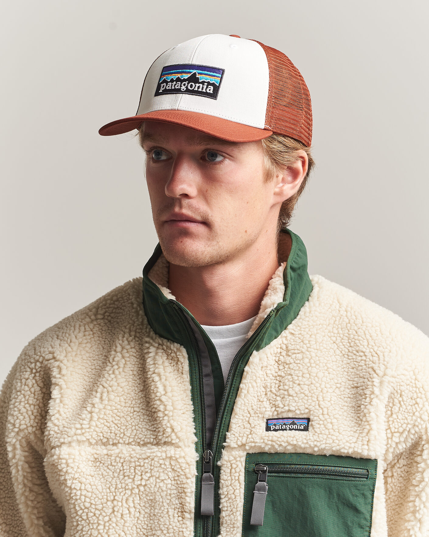 Mies | Päähineet | Patagonia | P-6 Logo Trucker Hat White/Red