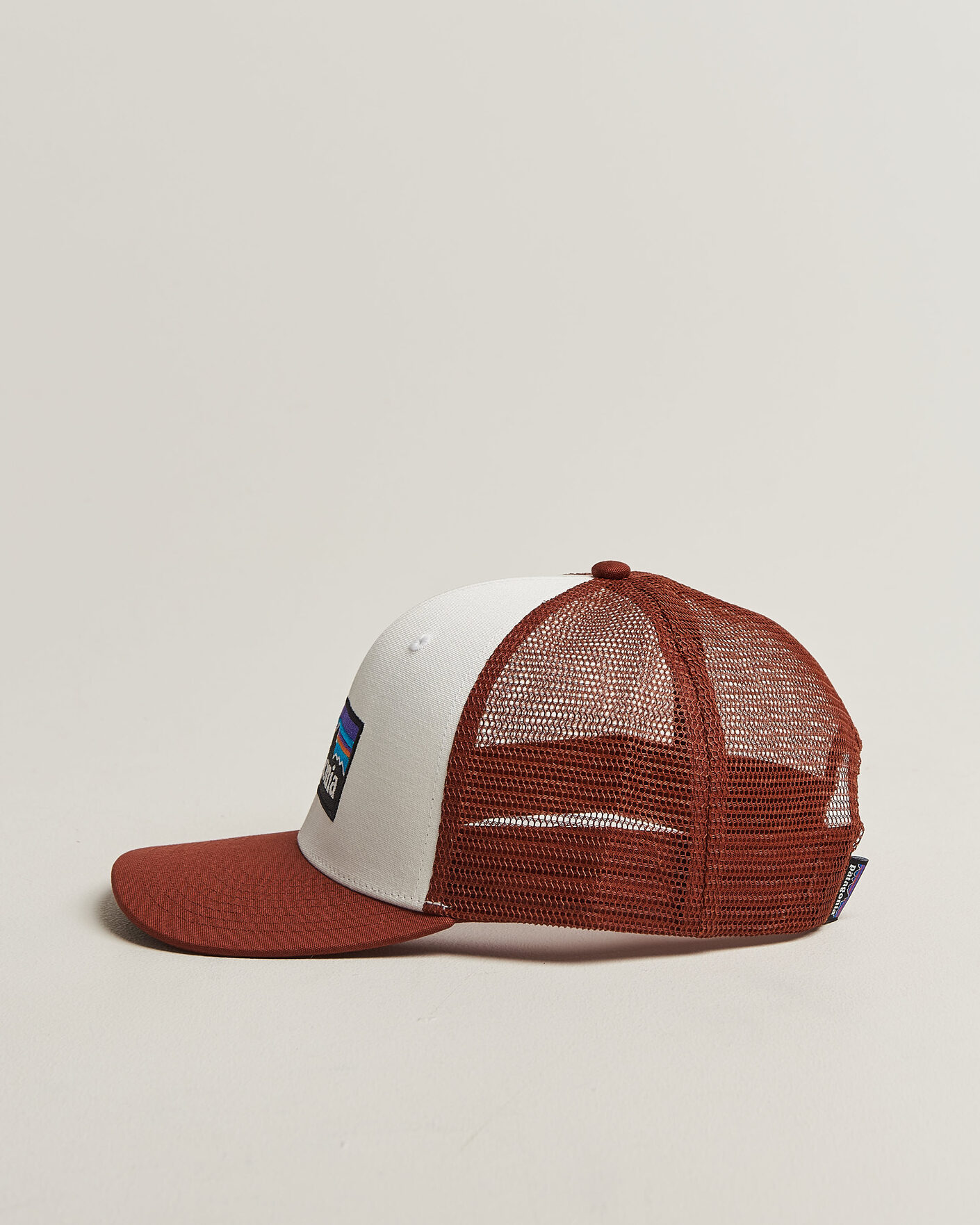 Mies | Päähineet | Patagonia | P-6 Logo Trucker Hat White/Red