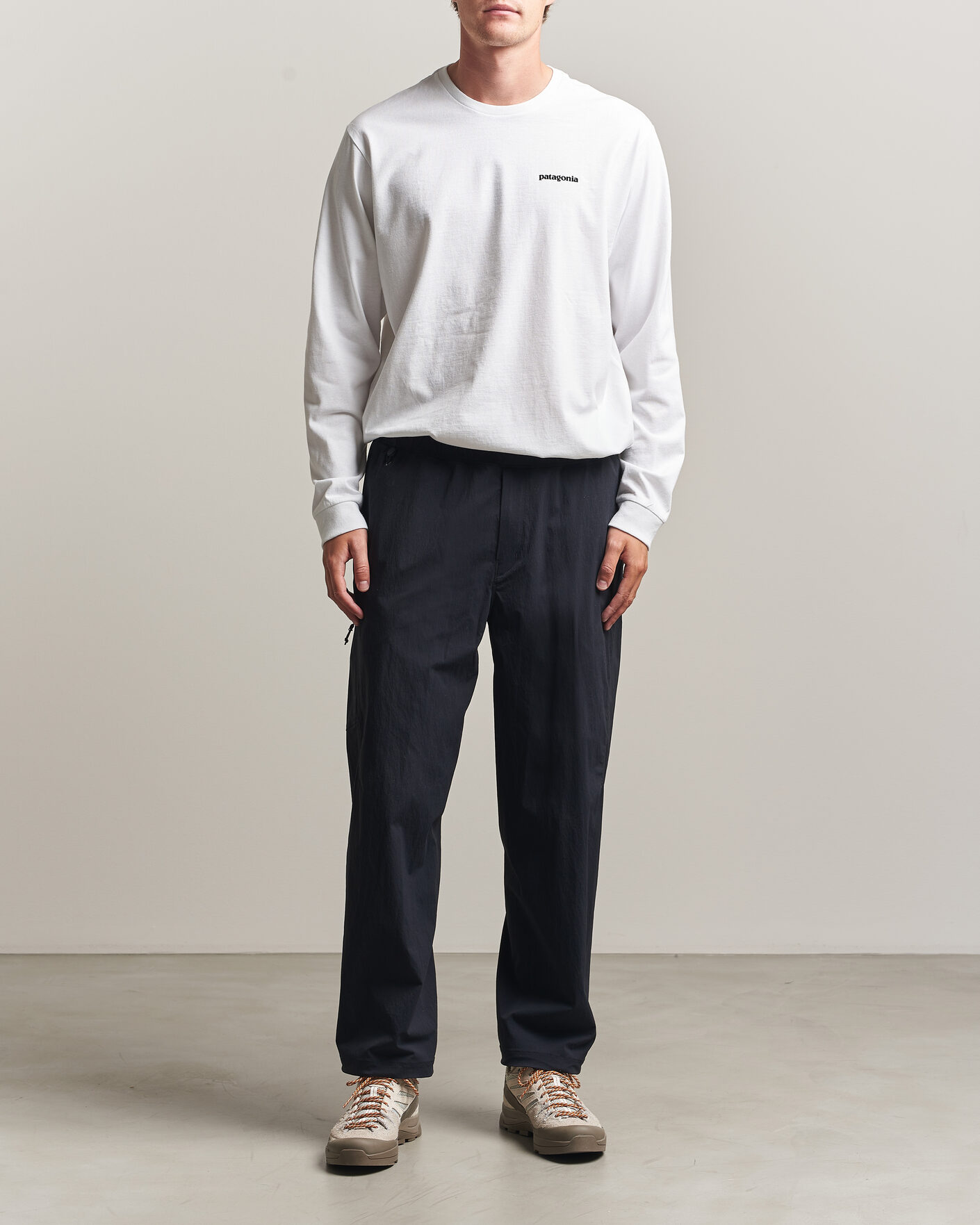 Mies | T-paidat | Patagonia | P-6 Logo Responsibili LS T-Shirt Fiber White