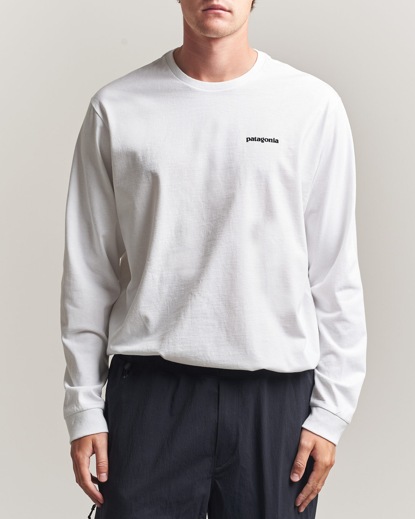 Mies | T-paidat | Patagonia | P-6 Logo Responsibili LS T-Shirt Fiber White