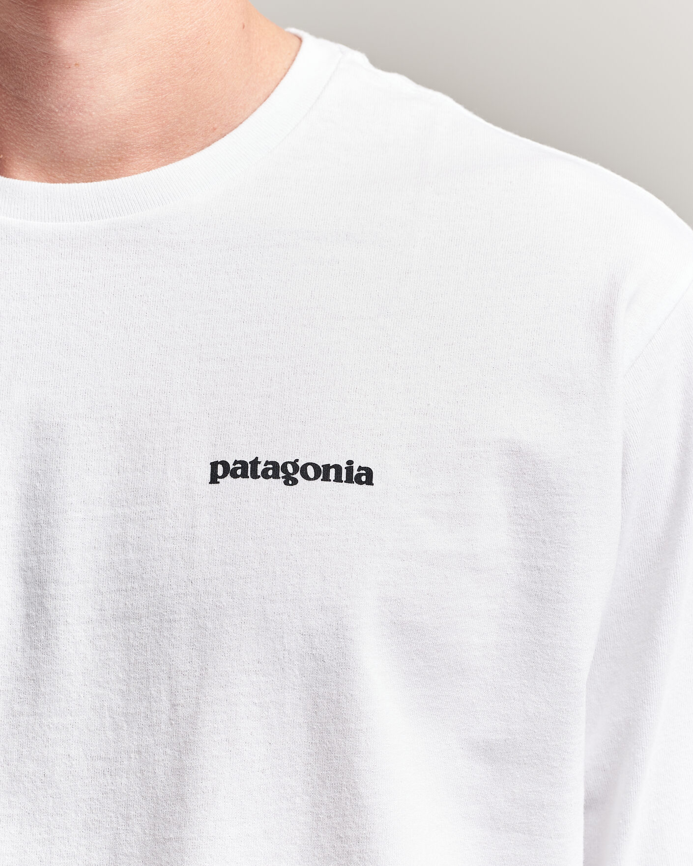 Mies | T-paidat | Patagonia | P-6 Logo Responsibili LS T-Shirt Fiber White