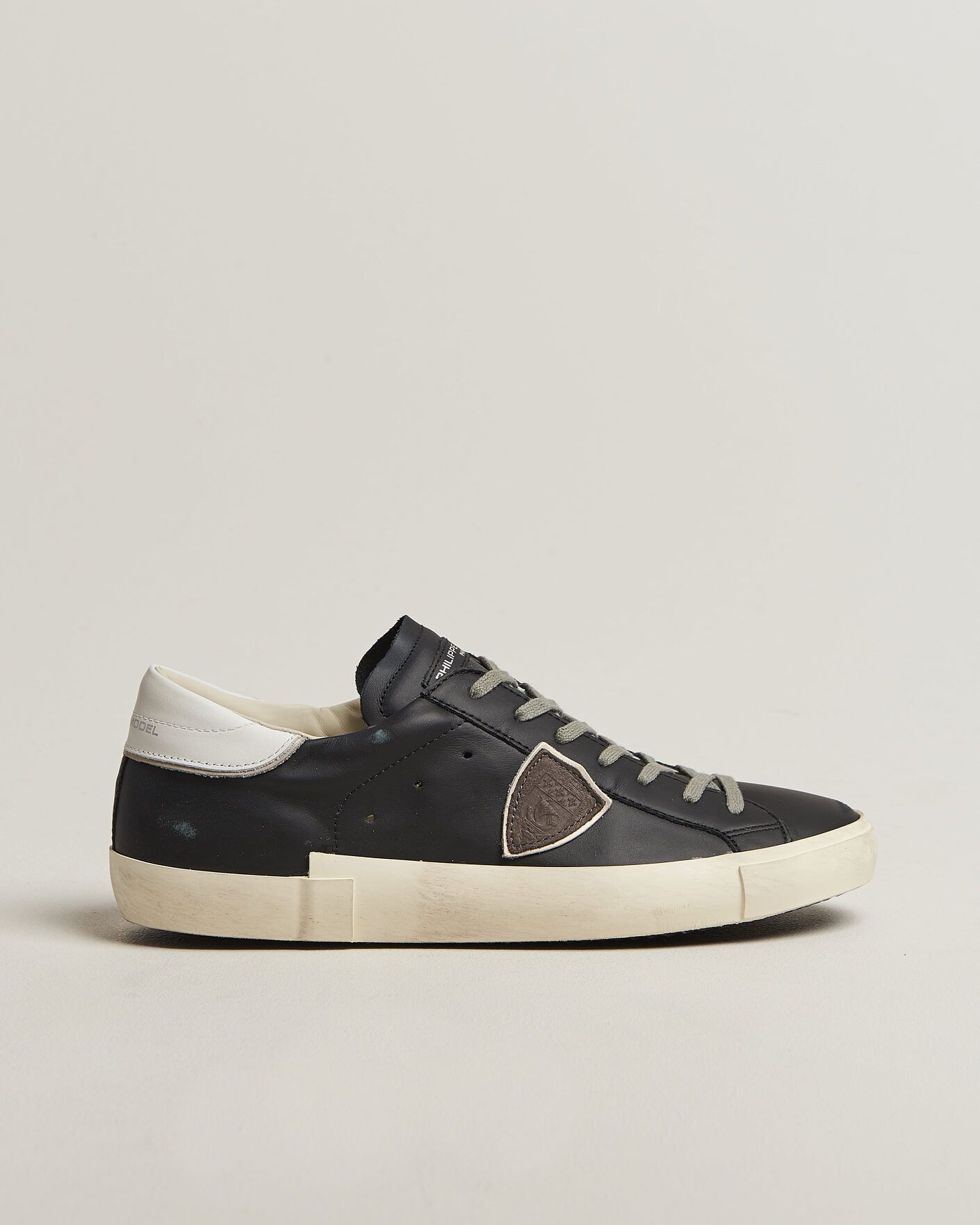 Mies | Tennarit | Philippe Model | PRSX Low Top Suede Sneaker Black/White