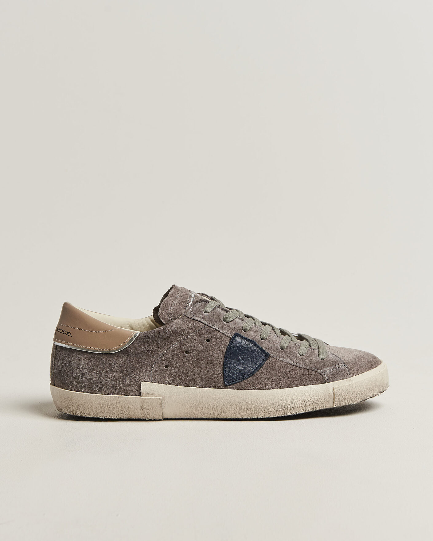 Mies | Tennarit | Philippe Model | PRSX Low Top Suede Sneaker Grey