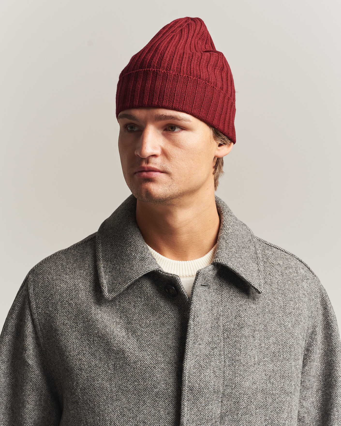 Mies | Pipot | Piacenza Cashmere | Ribbed Cashmere Beanie Burgundy