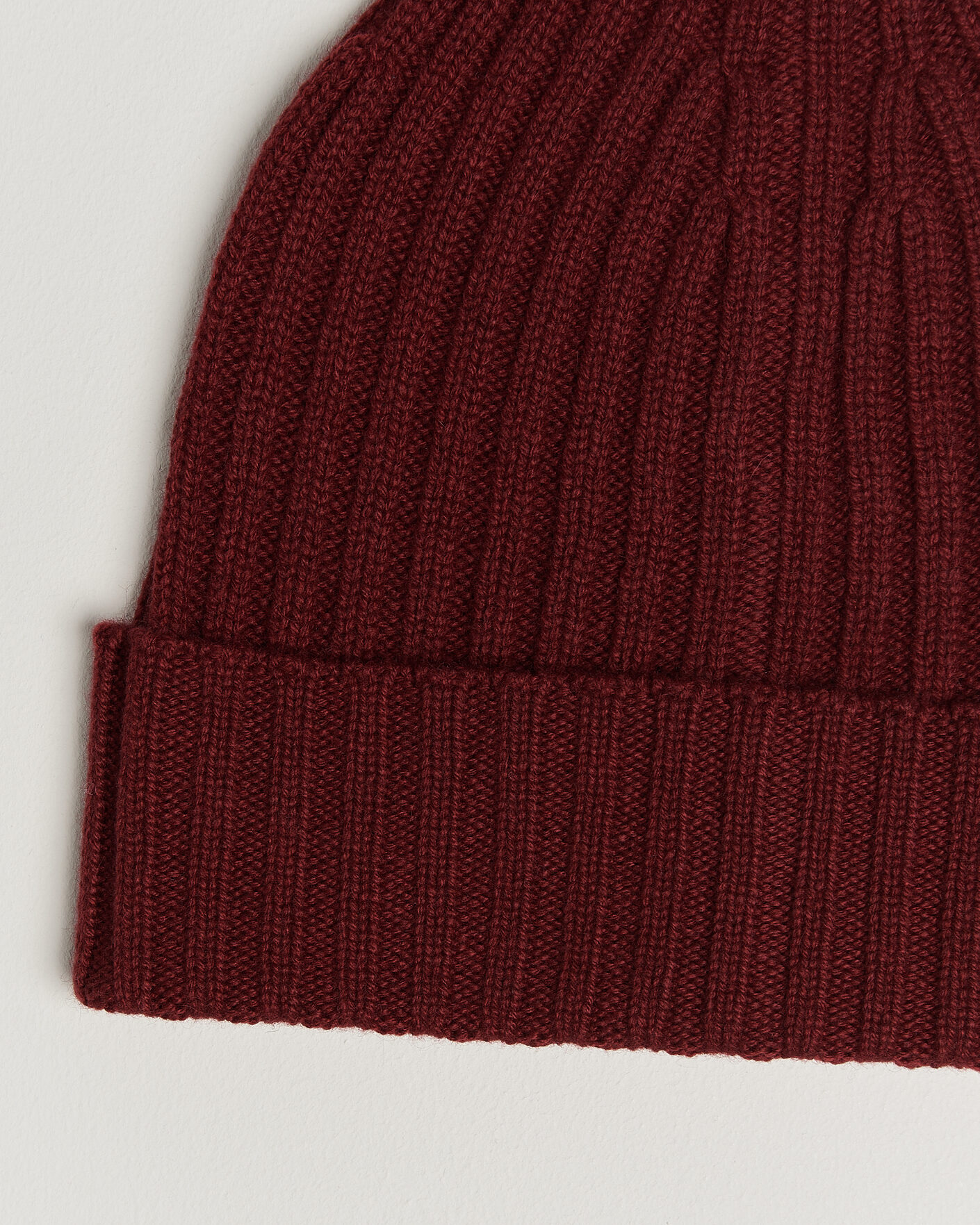 Mies | Pipot | Piacenza Cashmere | Ribbed Cashmere Beanie Burgundy