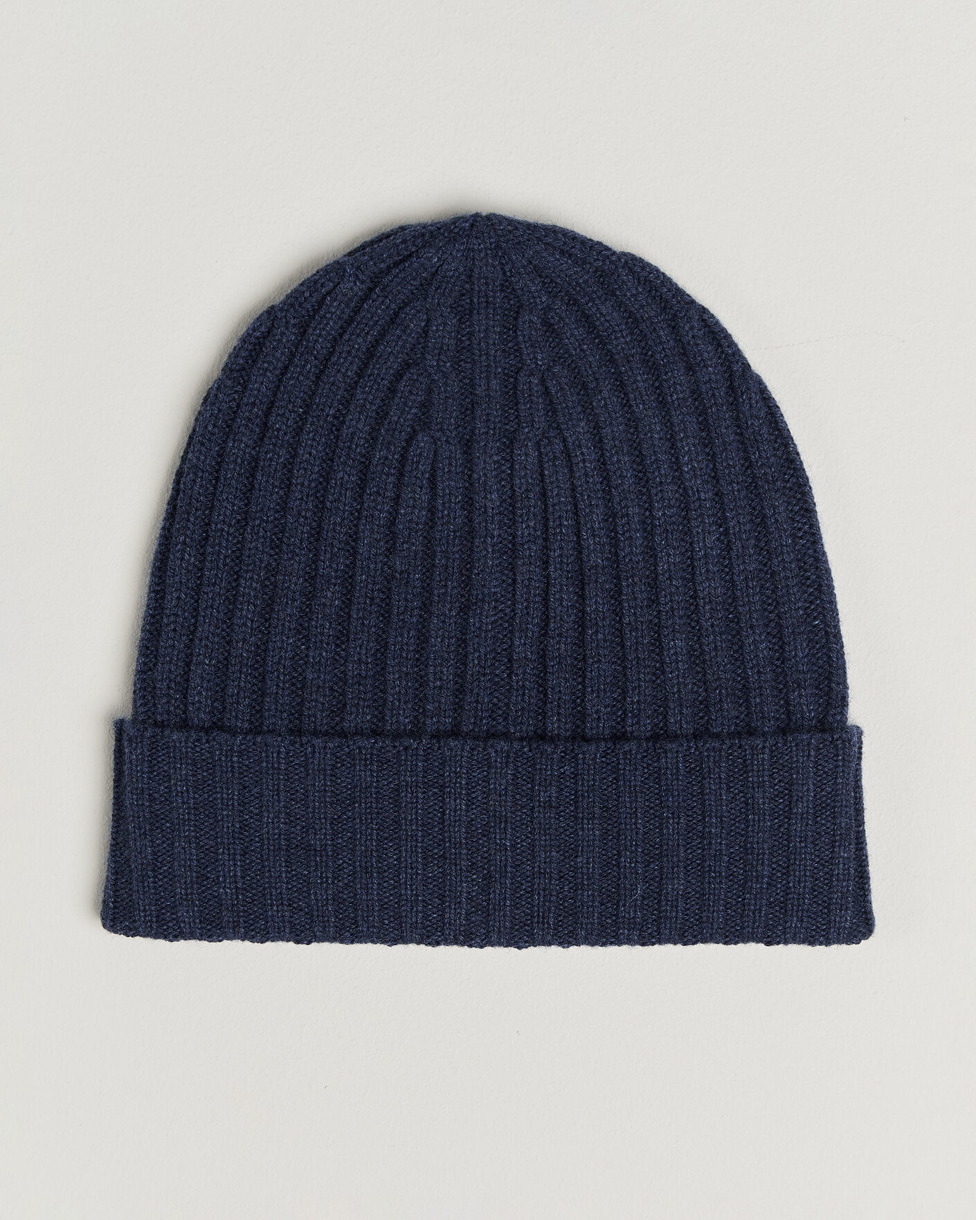 Mies | Pipot | Piacenza Cashmere | Ribbed Cashmere Beanie Dark Blue