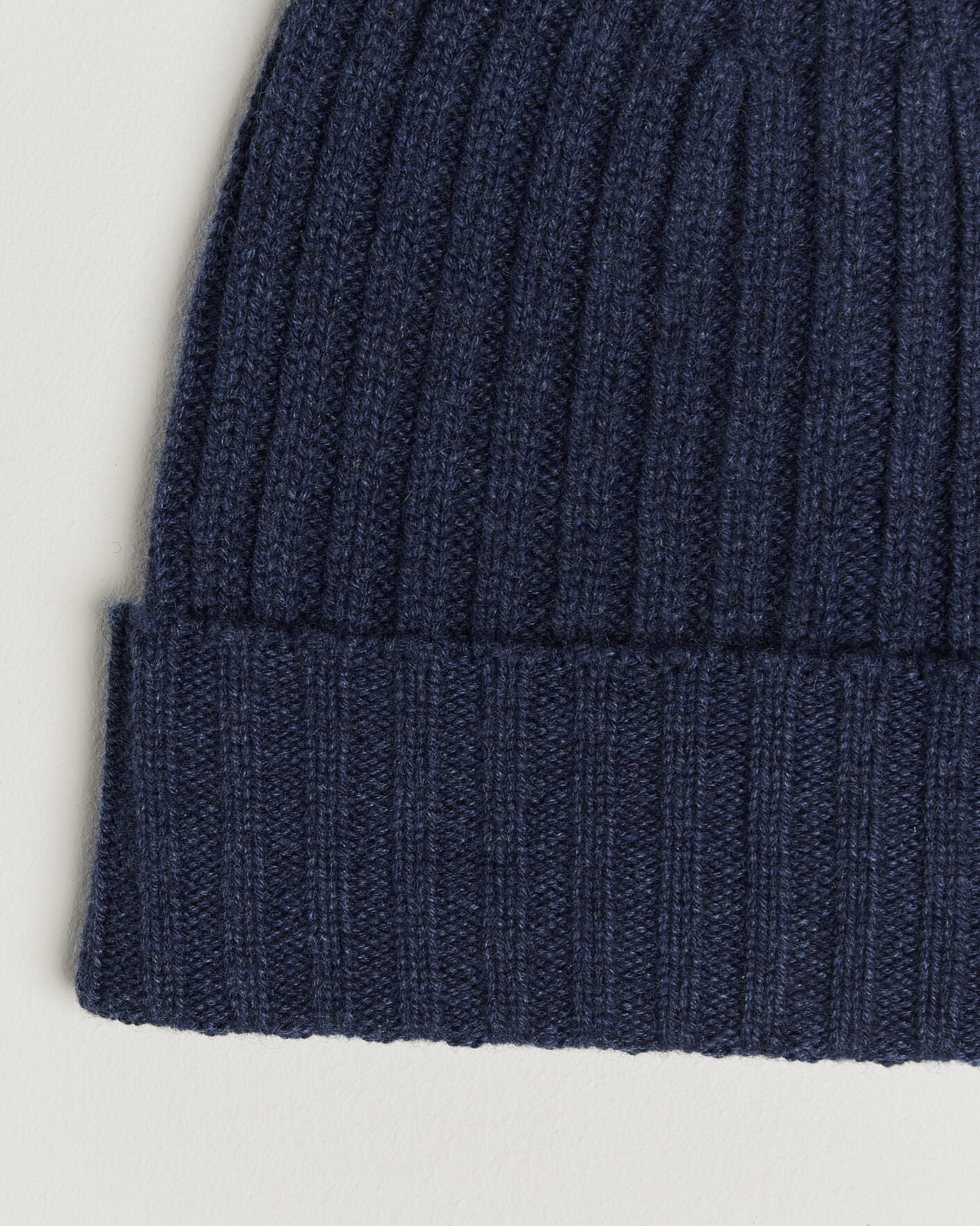 Mies | Pipot | Piacenza Cashmere | Ribbed Cashmere Beanie Dark Blue