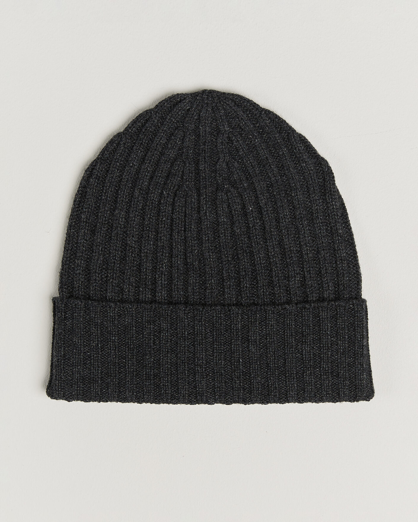Mies | Pipot | Piacenza Cashmere | Ribbed Cashmere Beanie Charcoal