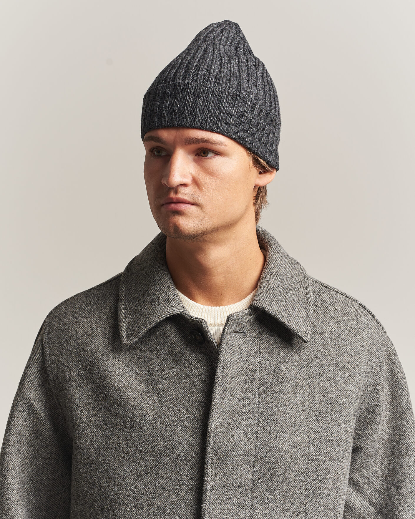 Mies | Pipot | Piacenza Cashmere | Ribbed Cashmere Beanie Charcoal