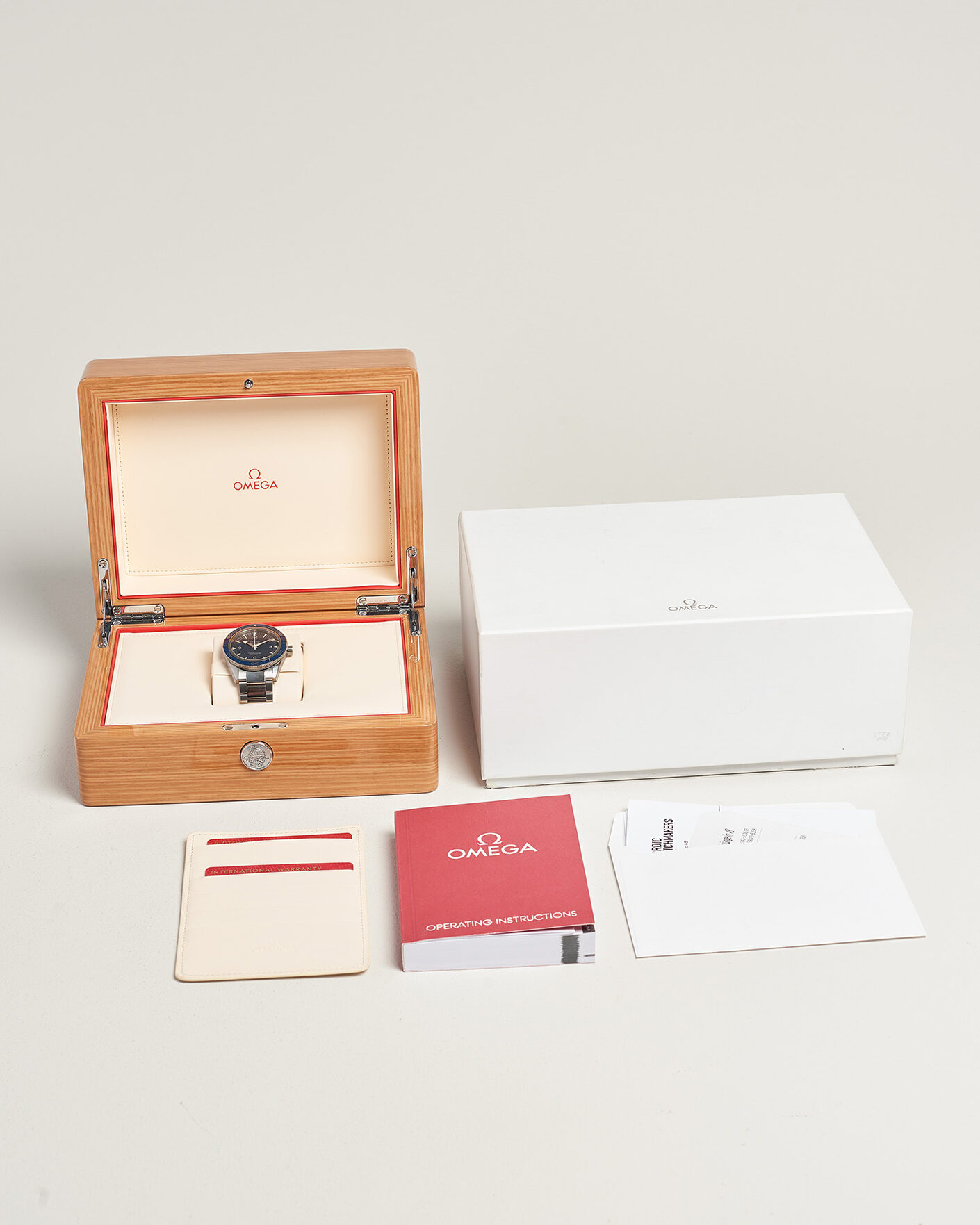 Mies | Pre-Owned & Vintage Watches | Omega Pre-Owned | Seamaster 300