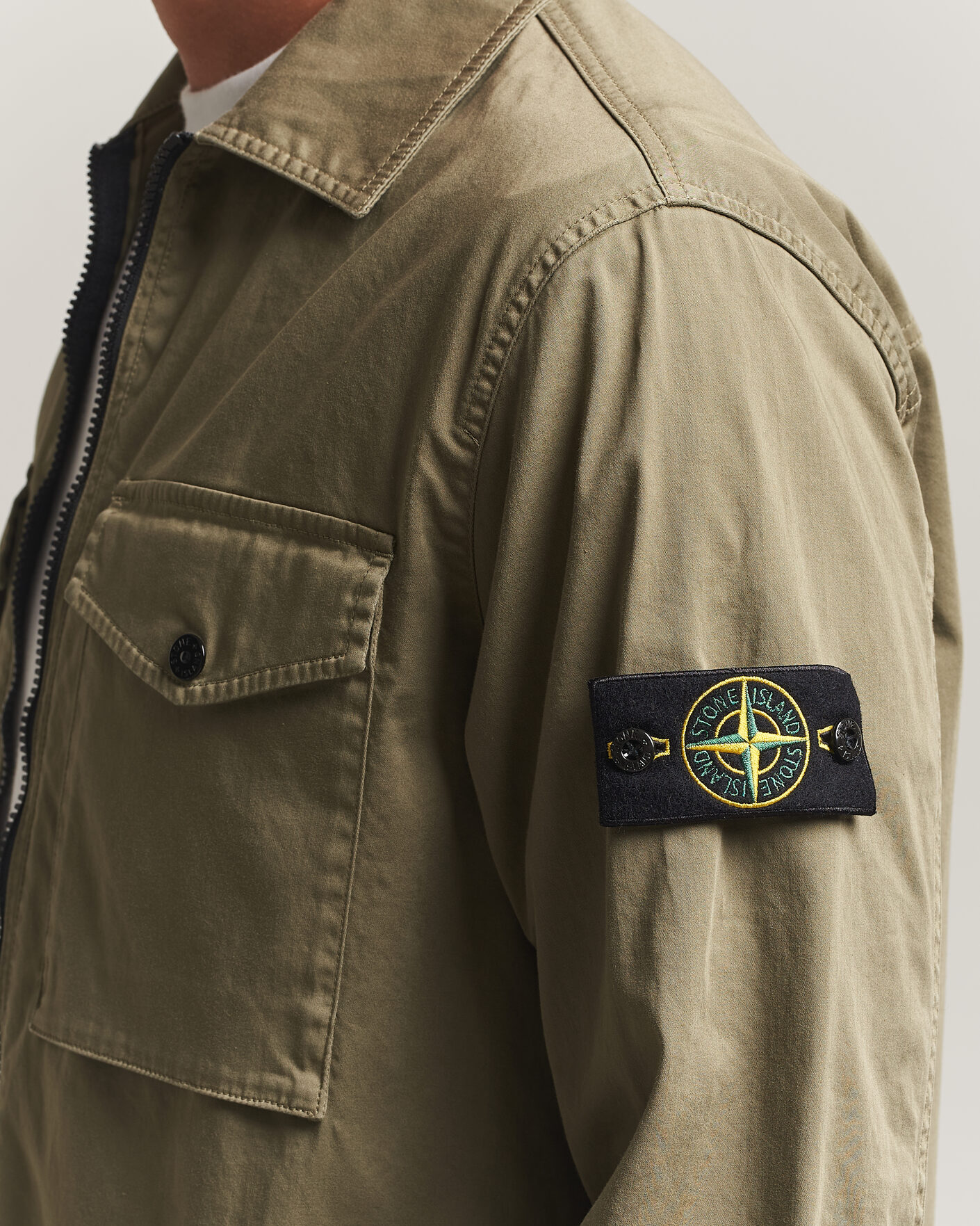 Mies | Kauluspaidat | Stone Island | Organic Cotton Satin Stretch Zip Overshirt Miltary Green