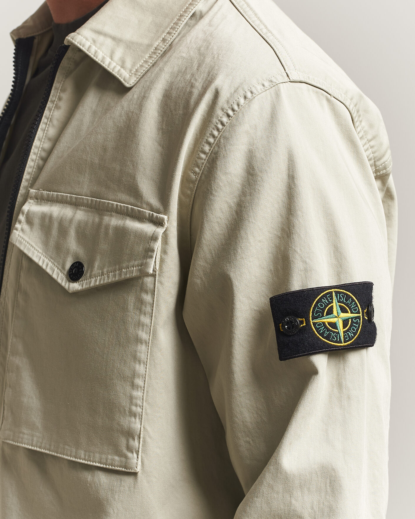 Mies | Kauluspaidat | Stone Island | Organic Cotton Satin Stretch Zip Overshirt Sand