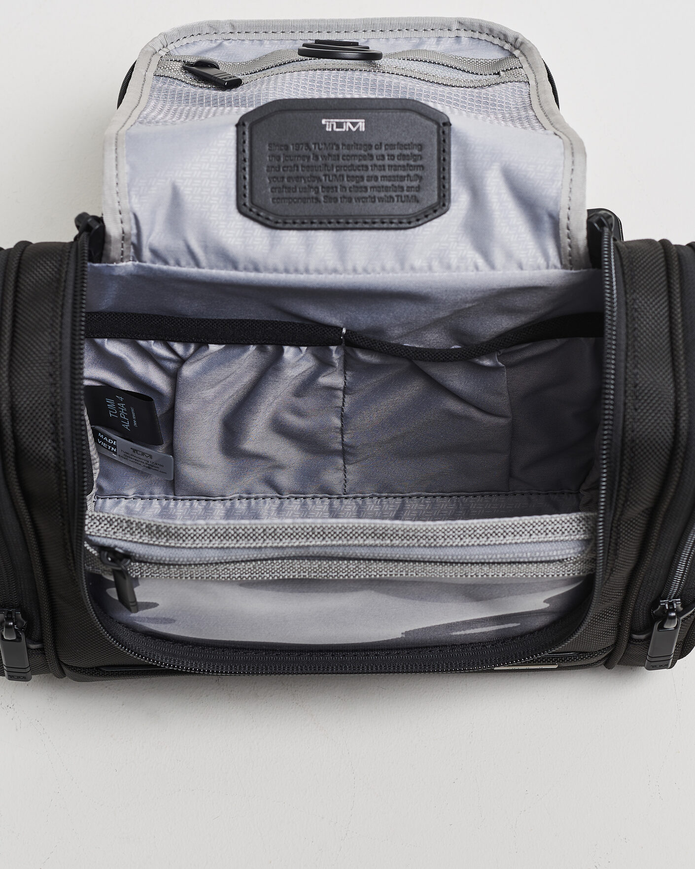 Mies | Laukut | TUMI | Alpha Hanging Travel Kit Black