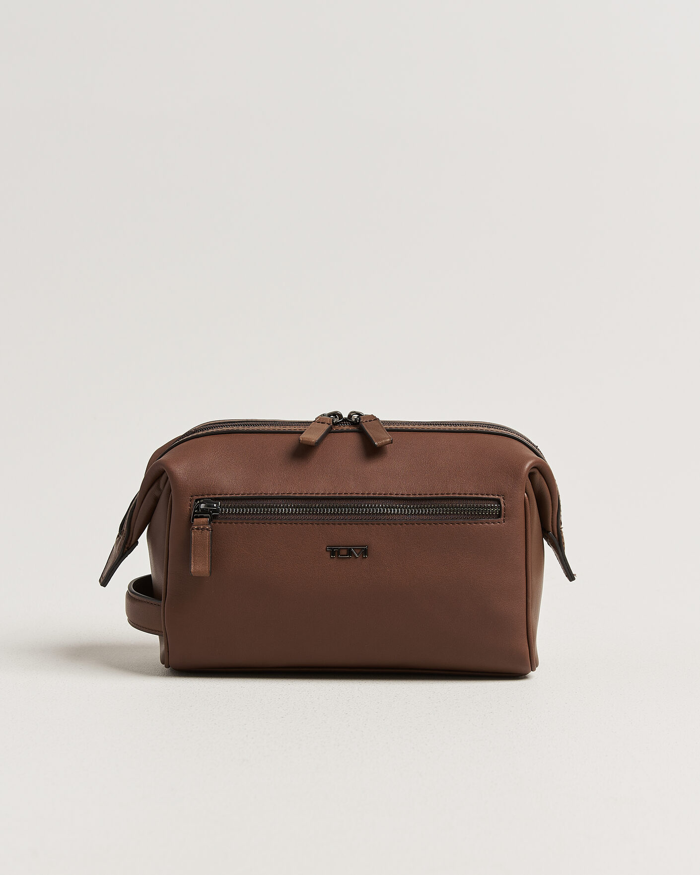 Mies | Laukut | TUMI | Framed Travel Kit Cognac