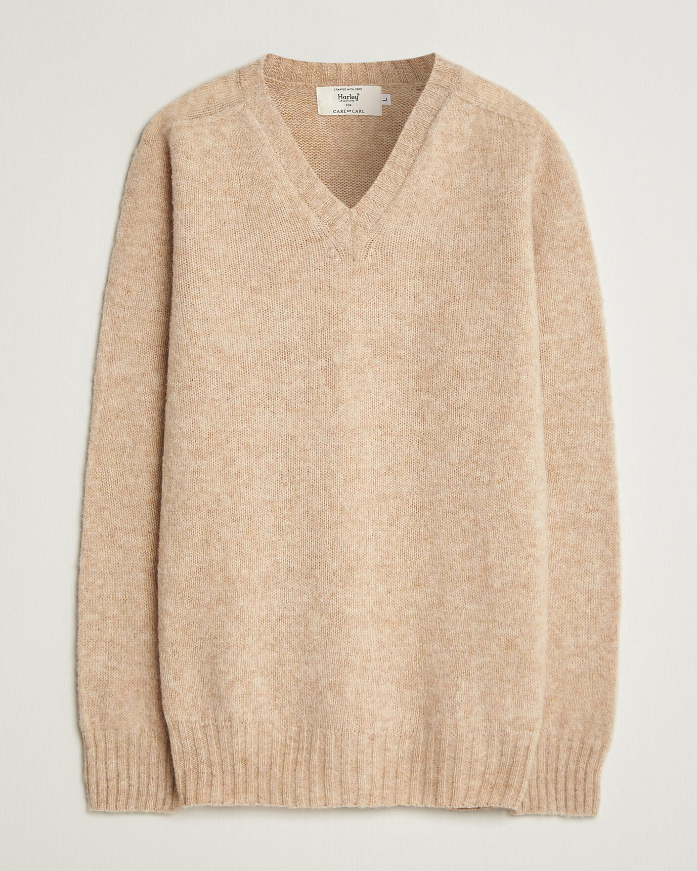 Mies | Puserot | Harley Of Scotland for Care of Carl | Brushed Supersoft Lambswool V-Neck Beige