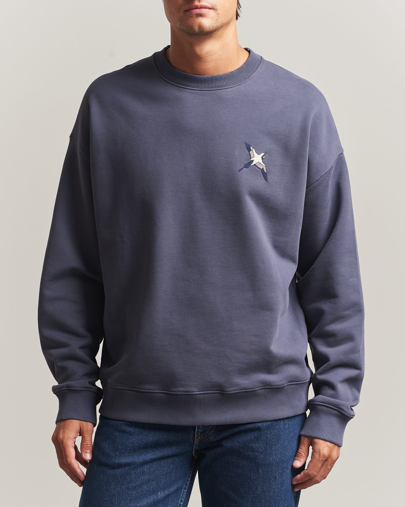 Mies | Puserot | Axel Arigato | Micro Bee Bird Sweatshirt Smoke Grey
