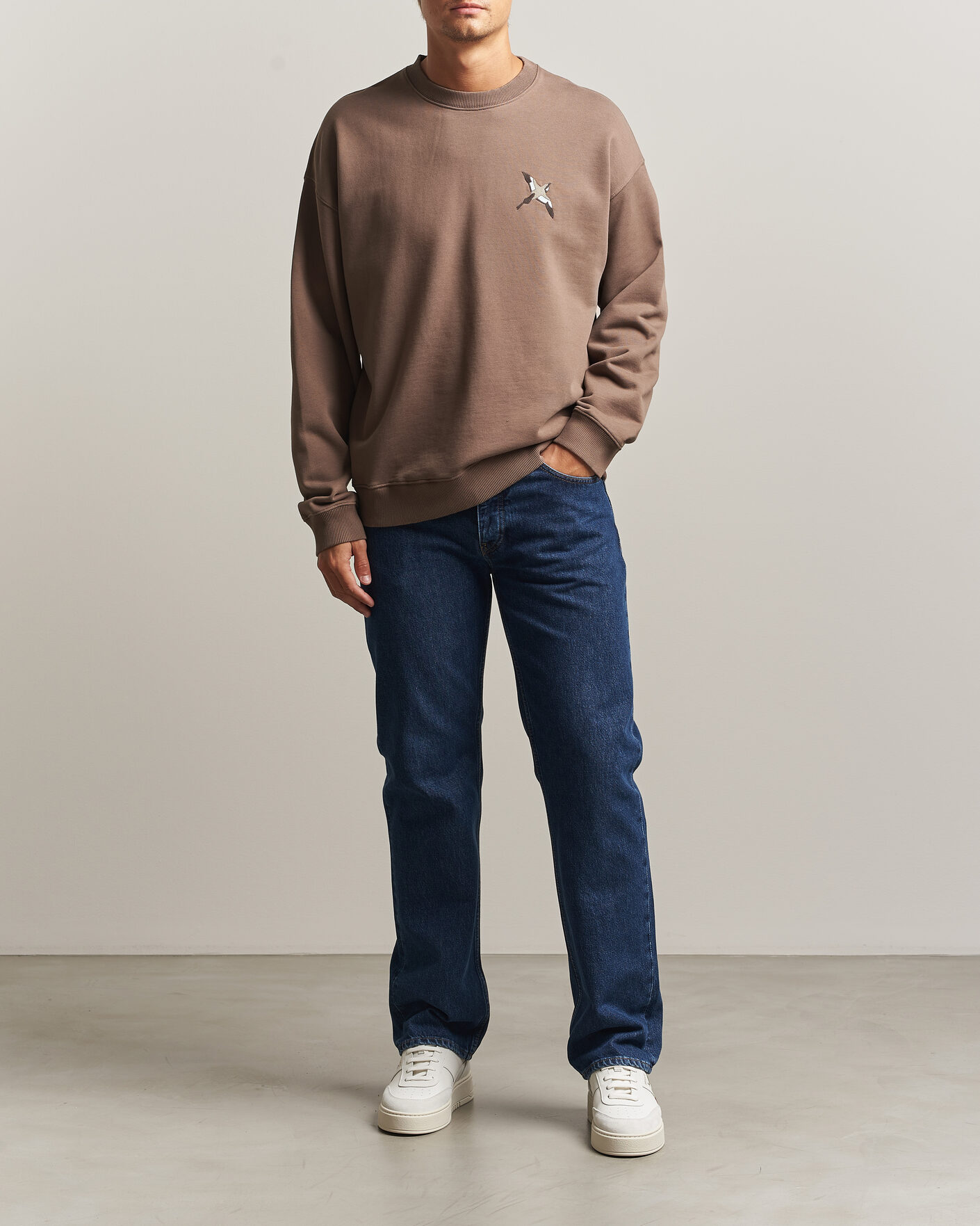 Mies | Puserot | Axel Arigato | Micro Bee Bird Sweatshirt Coffee Brown