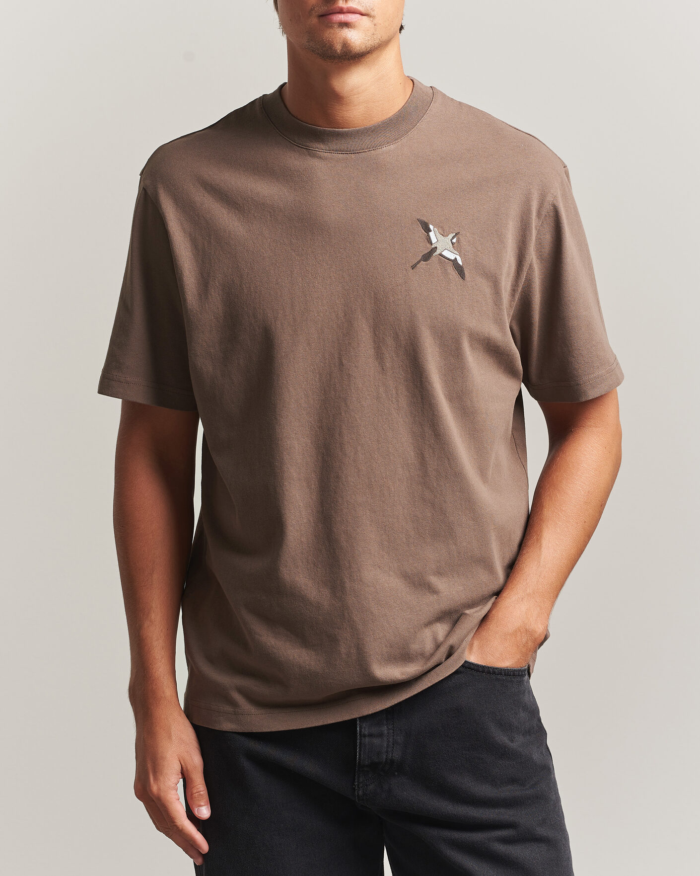 Mies | T-paidat | Axel Arigato | Micro Bee Birt T-Shirt Coffee Brown