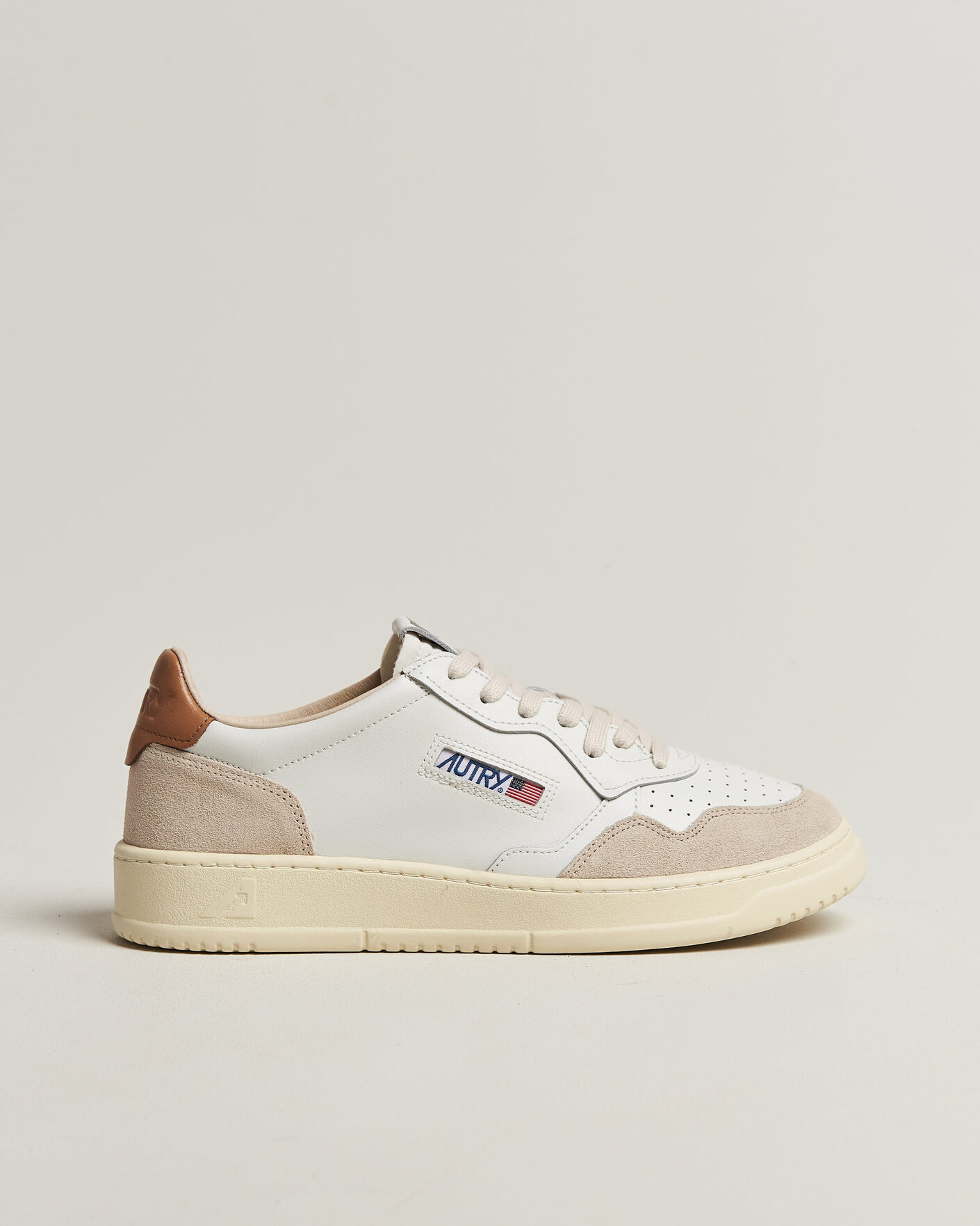 Mies | Tennarit | Autry | Medalist Low Leather/Suede Sneaker White/Lion