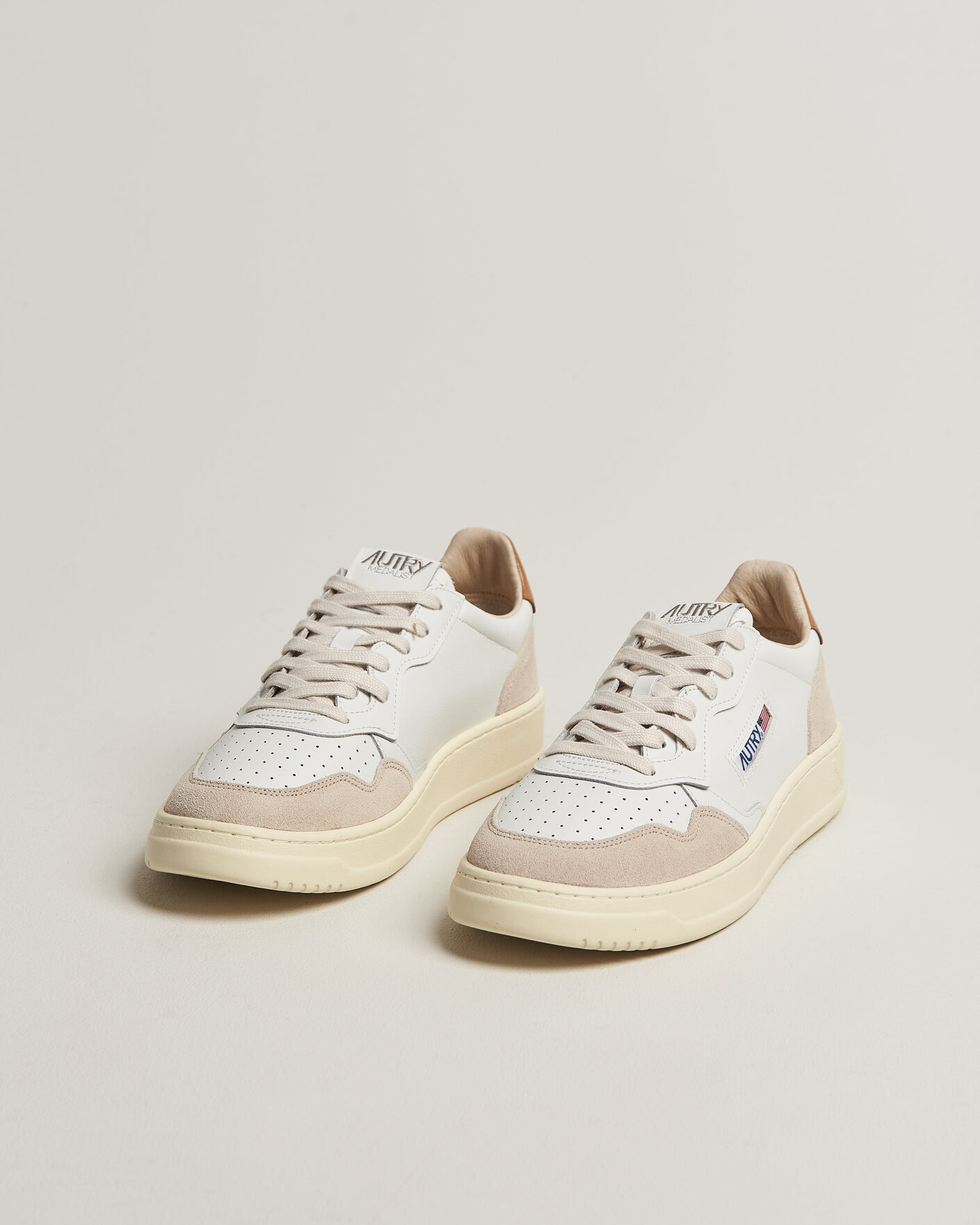 Mies | Tennarit | Autry | Medalist Low Leather/Suede Sneaker White/Lion