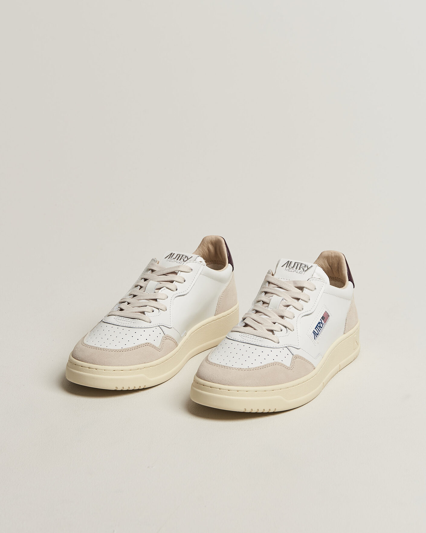 Mies | Tennarit | Autry | Medalist Low Leather/Suede Sneaker White/Fig