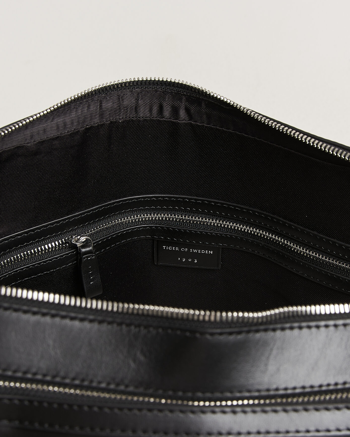 Mies | Laukut | Tiger of Sweden | Burin Smooth Leather Briefcase Black