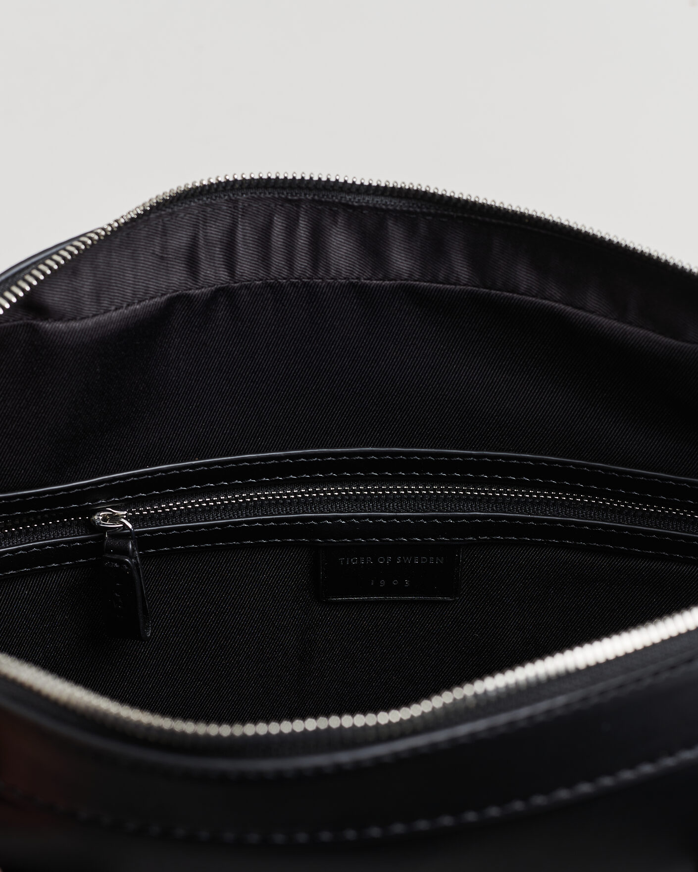 Mies | Laukut | Tiger of Sweden | Bosun Smooth Leather Briefcase Black