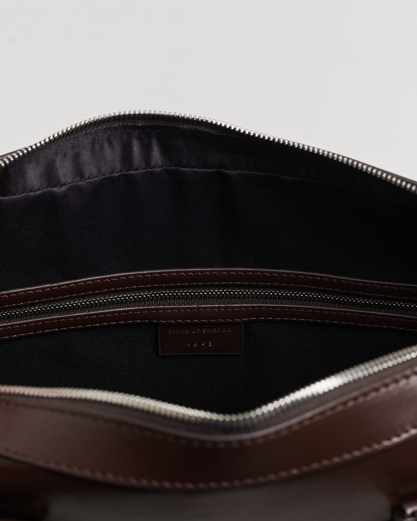 Mies | Laukut | Tiger of Sweden | Bosun Smooth Leather Briefcase Dark Brown