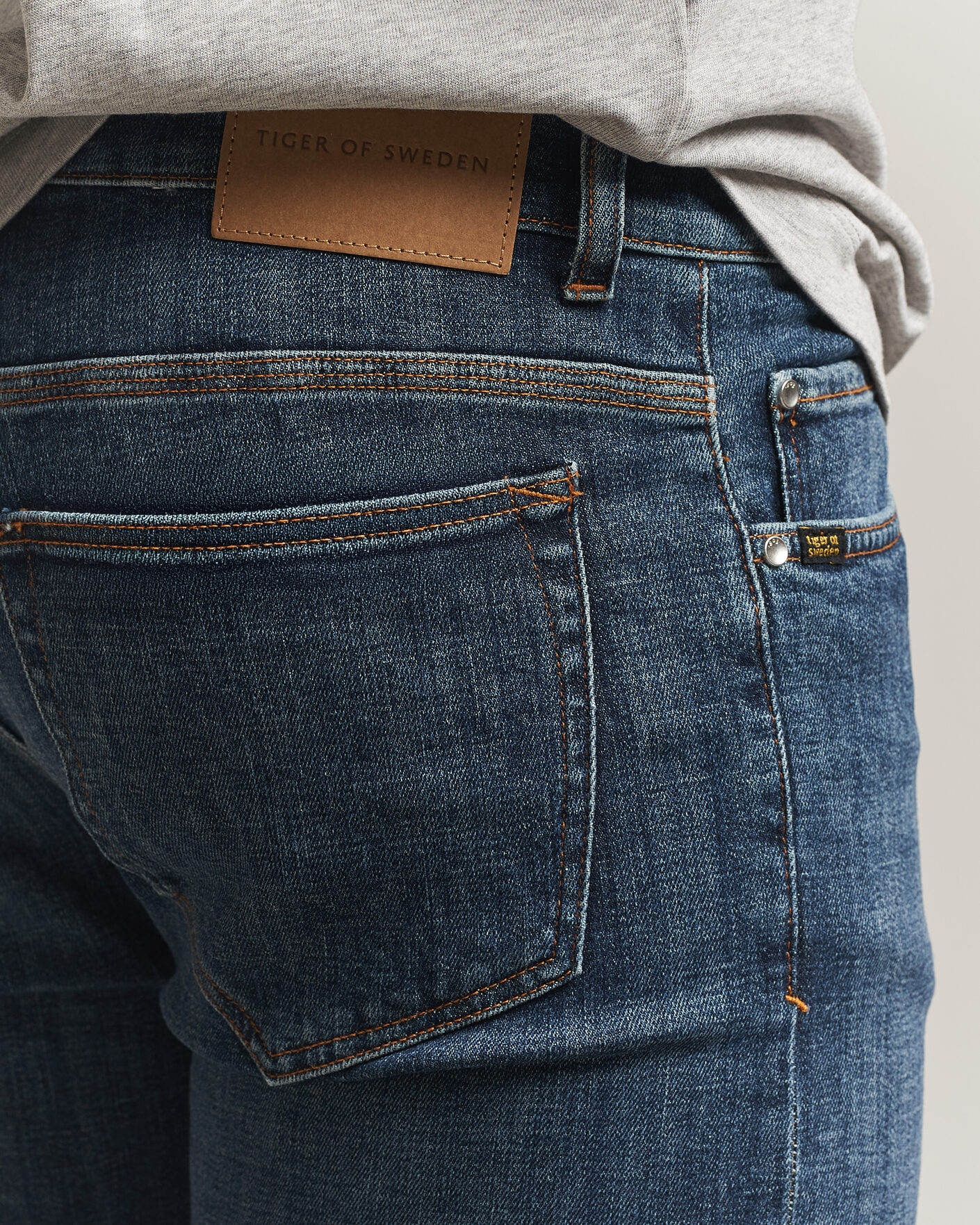 Mies | Farkut | Tiger of Sweden | Evolve Jeans Midnight Blue