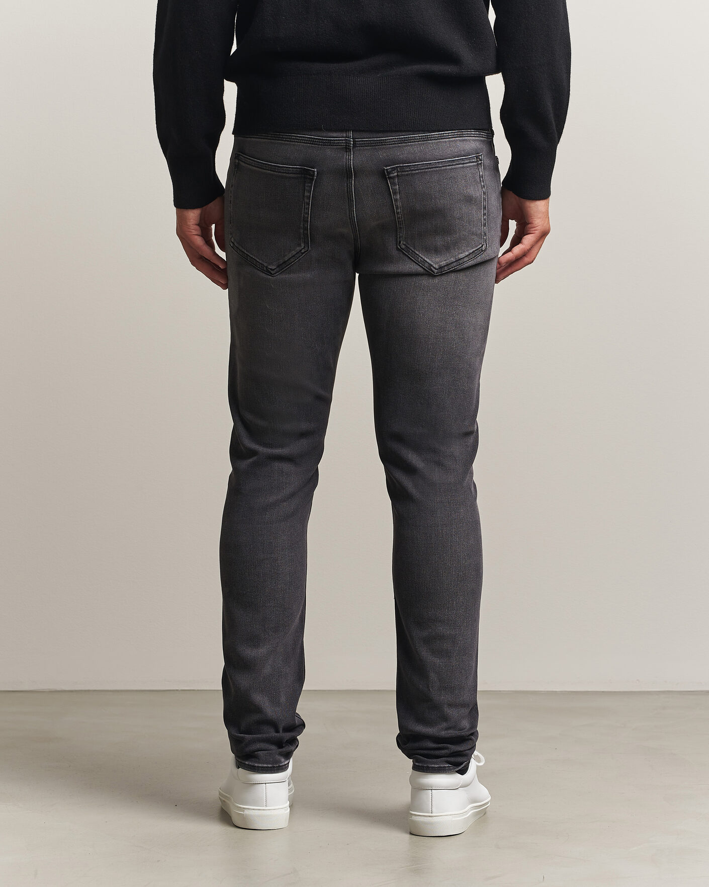 Mies | Farkut | Tiger of Sweden | Evolve Jeans Washed Black