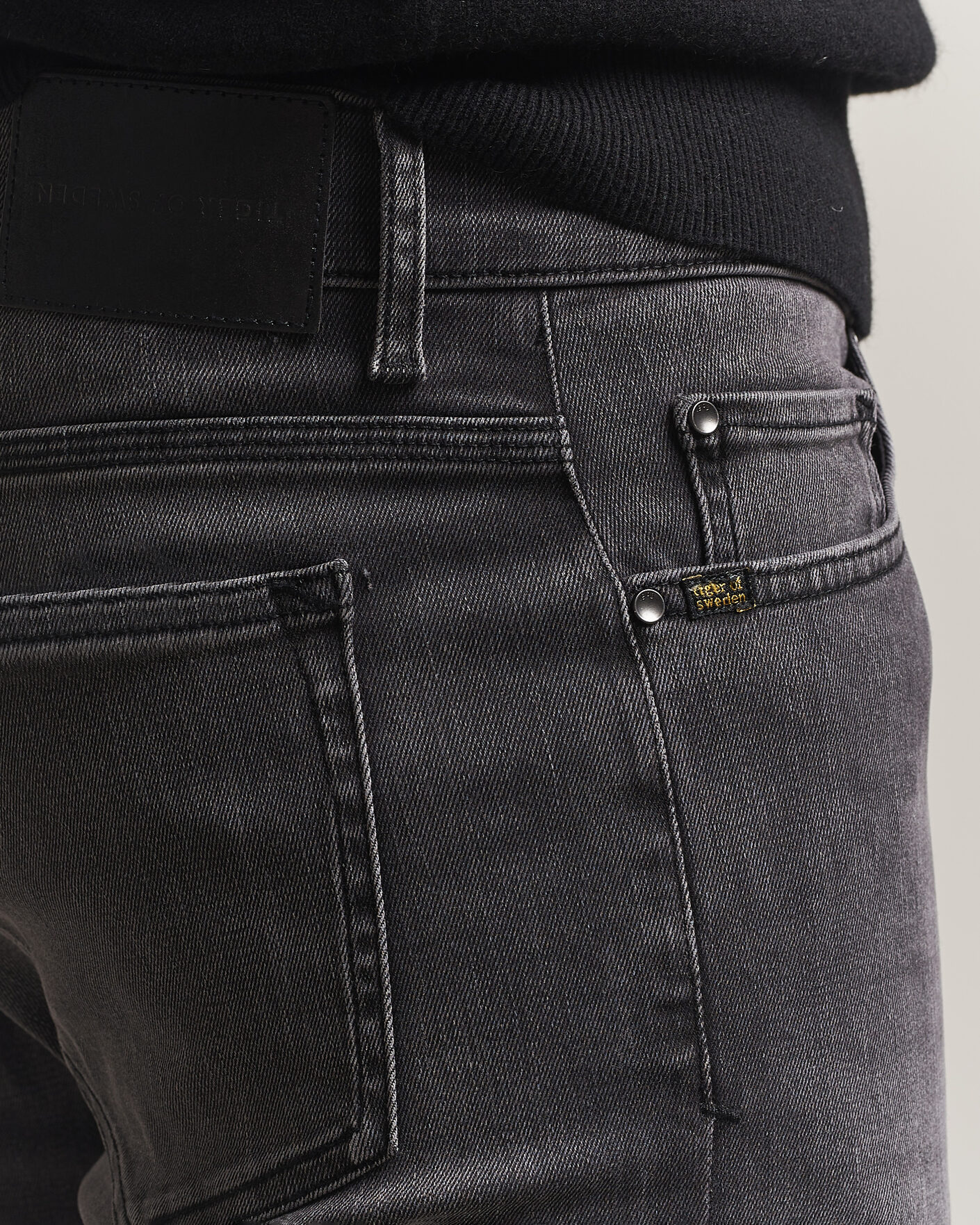 Mies | Farkut | Tiger of Sweden | Evolve Jeans Washed Black