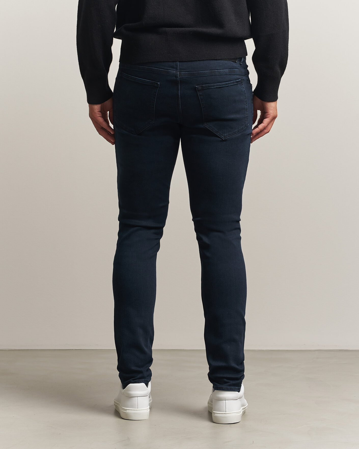 Mies | Farkut | Tiger of Sweden | Evolve Jeans Black Blue
