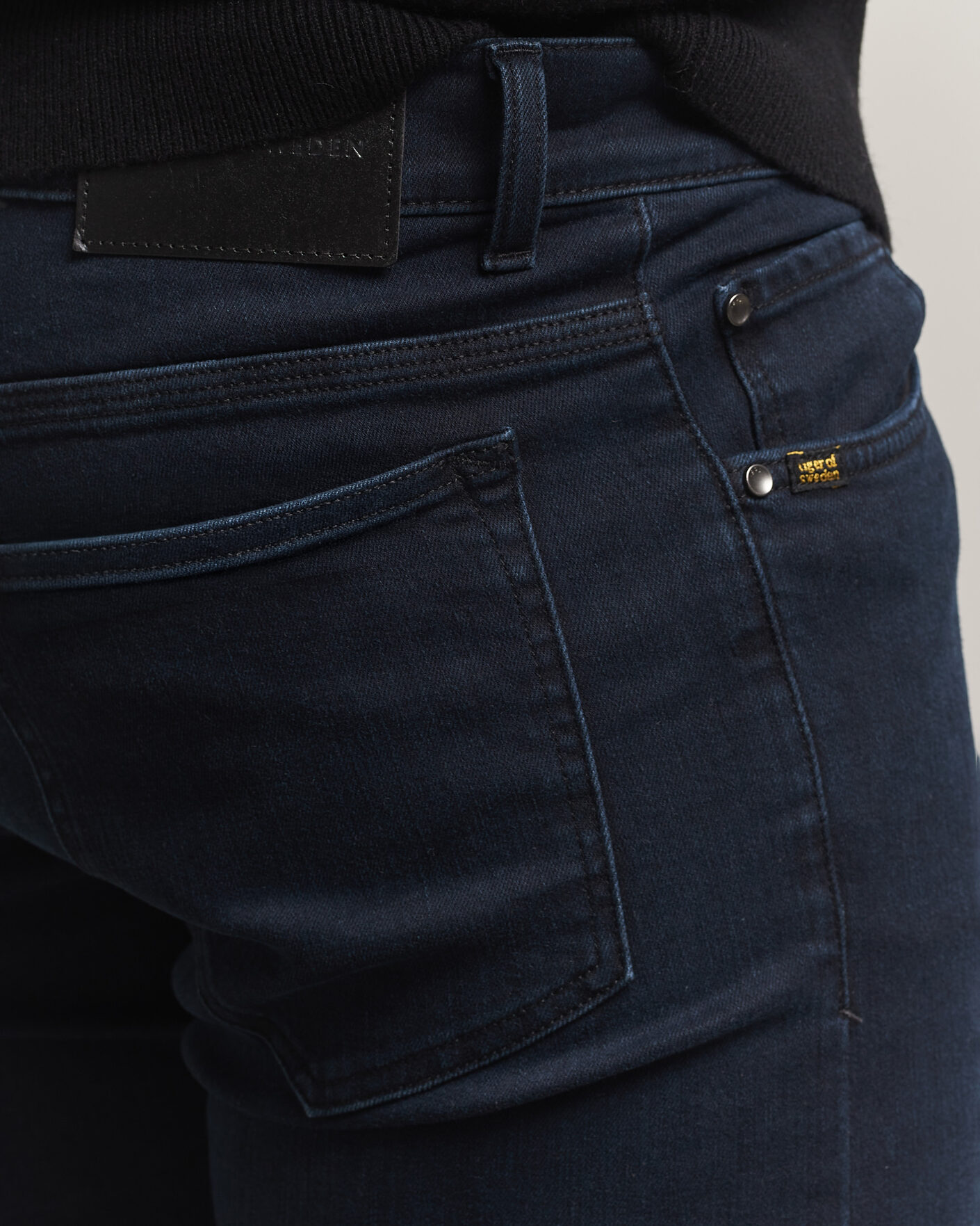 Mies | Farkut | Tiger of Sweden | Evolve Jeans Black Blue