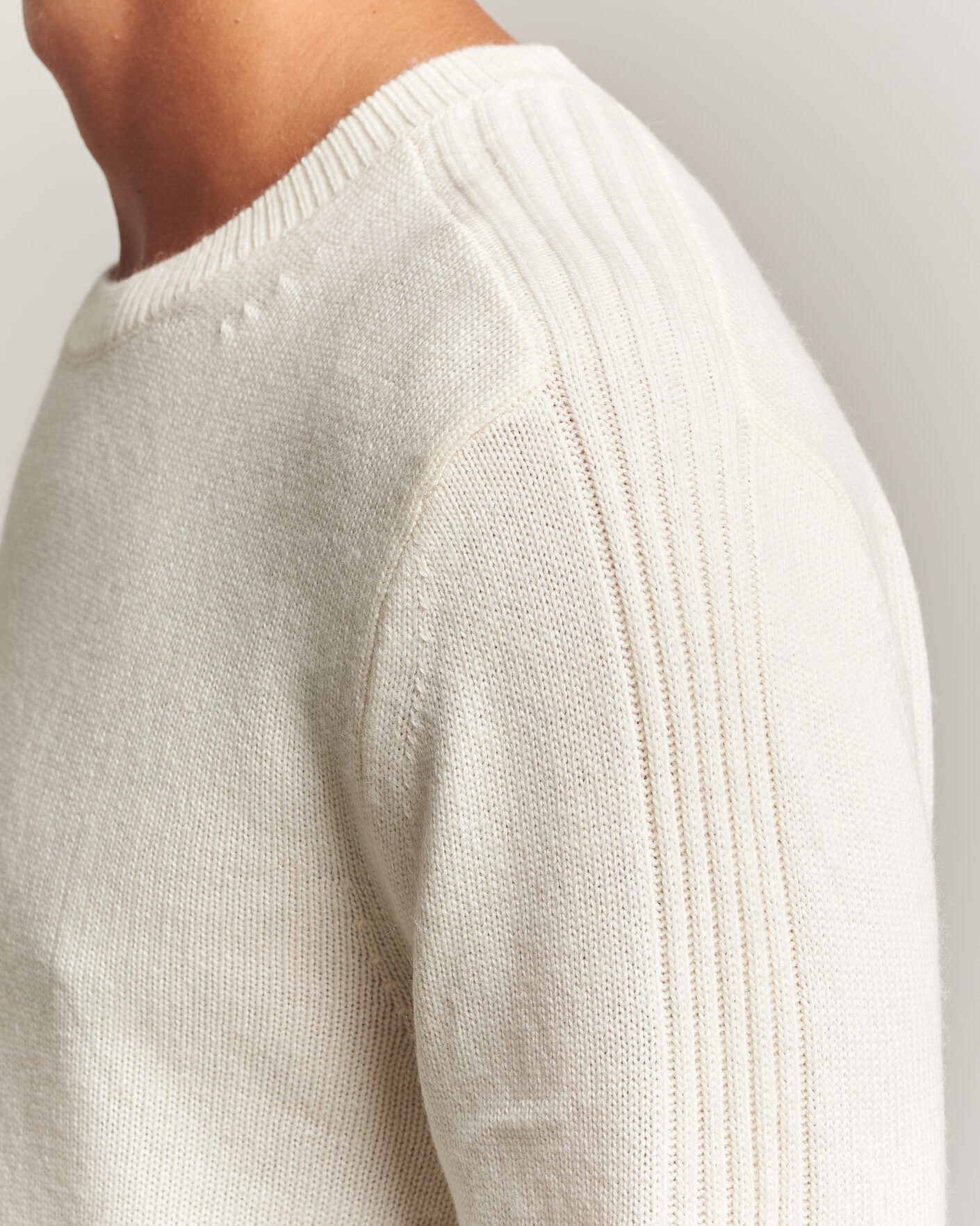 Mies | Puserot | Tiger of Sweden | Wilfred Wool/Cashmere Sweater Porcelain Cream