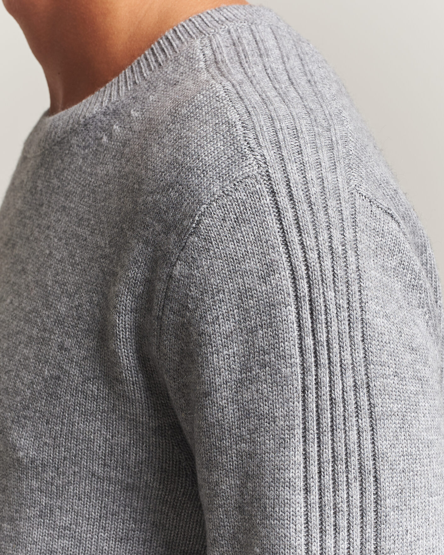 Mies | Puserot | Tiger of Sweden | Wilfred Wool/Cashmere Sweater Light Grey Melange