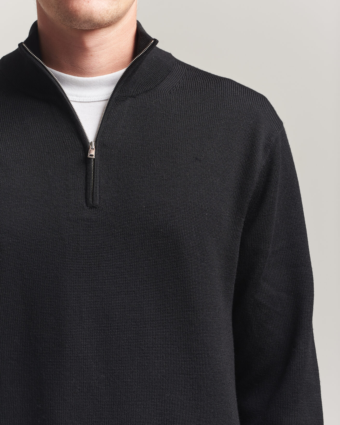 Mies | Puserot | Tiger of Sweden | Travis Wool Half Zip Black