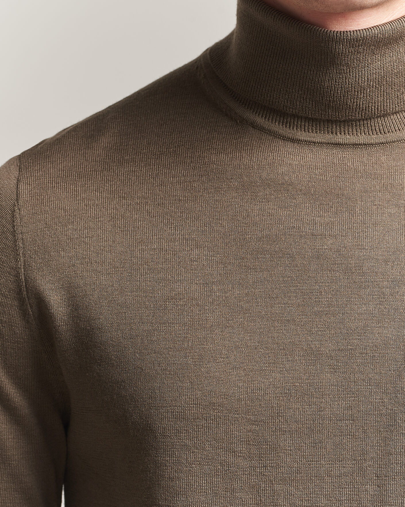 Mies | Puserot | Tiger of Sweden | Nevile Extra Fine Merino Polo Aged Timber