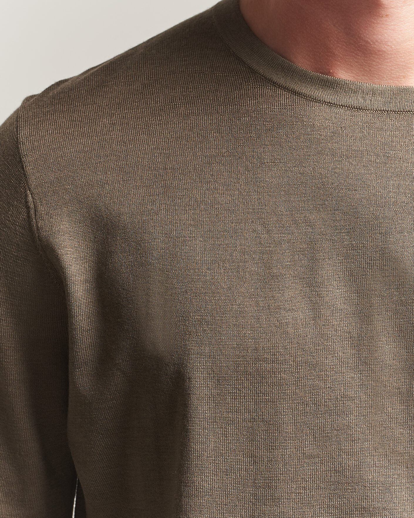 Mies | Puserot | Tiger of Sweden | Connor Extra Fine Merino Crew Neck Pullover Aged Timber