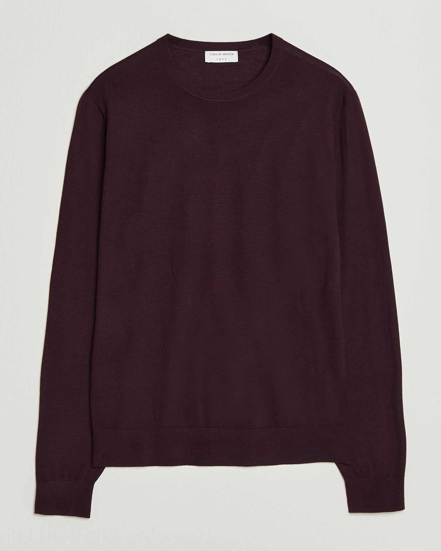Mies | Puserot | Tiger of Sweden | Connor Extra Fine Merino Crew Neck Pullover Aubergine
